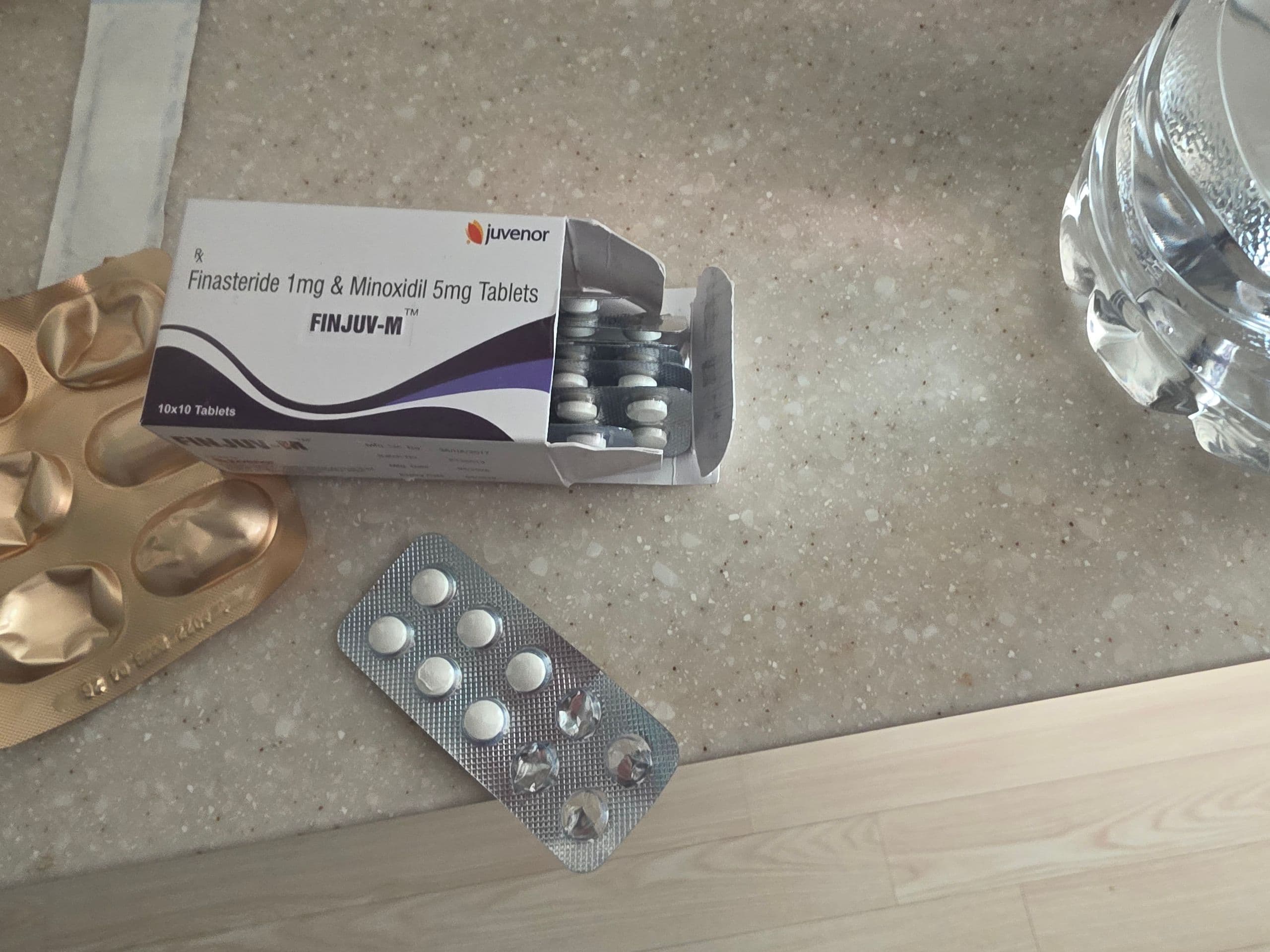 핀주브-M ( Finasteride 피나스테리드 1mg + Minoxidil 미녹시딜 5mg ) 직구 후기